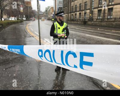 Glasgow, Regno Unito. 6 Marzo, 2019. University Avenue chiuso dalla polizia di rispondere ai continui incidenti. Rapporti non confermati da studenti universitari suggeriscono un elemento sospetto è stato trovato in Glasgow University ma Credito: opere/StockimoNews/Alamy Live News Foto Stock