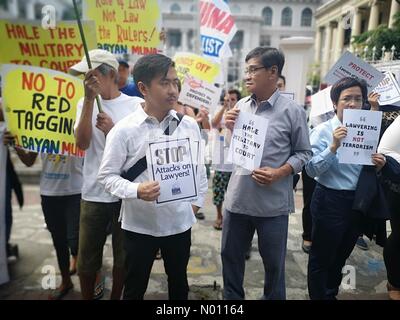 Manila, Filippine. Aprile 15, 2019. Organizzazione dei diritti umani degli avvocati ha chiesto alla Corte Suprema di protezione dal presunto militare seccature di avvocati legati al gruppo terroristico NPA. Credito: Sherbien Dacalanio/StockimoNews/Alamy Live News Foto Stock