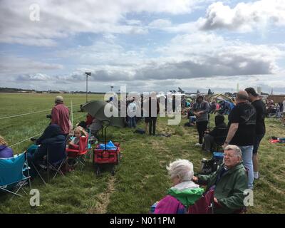 Royal International Air Tattoo, RAF Fairford, Gloucestershire, UK. Il 20 luglio 2019. Regno Unito: meteo migliaia godetevi le magie di sole presso l'evento annuale con aria e terra visualizza per godere. Credito: Andrew Bartlett/StockimoNews/Alamy Live News Foto Stock