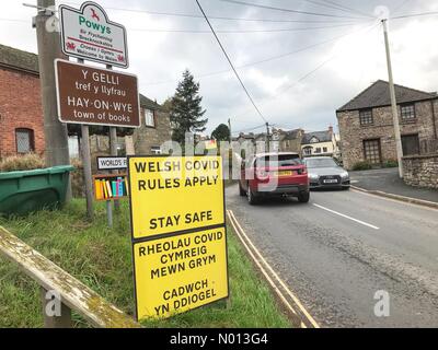 Coronavirus UK - restrizioni gallesi - Mercoledì 14 ottobre 2020 Hay-on-Wye Galles il Parlamento gallese annuncia restrizioni per i visitatori provenienti dalle aree Del Regno Unito con tassi di infezione elevati da questo Venerdì prossimo Foto Stock