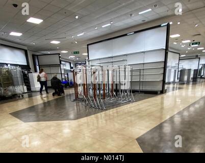 Exeter, Devon, Regno Unito. 14 maggio 2021. Ultimo giorno di Debenhams che chiude la vendita a Exeter, Devon, UK. Credit: Nidpor/Alamy Live News Foto Stock