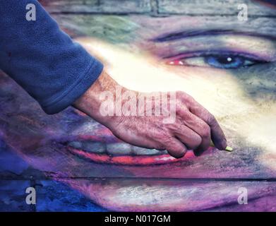 Londra, Regno Unito. 16th Set, 2022. La regina Elisabetta II rende omaggio alla Street art a Trafalgar Square, Londra, Regno Unito. 16th settembre 2022. Credit: Nidpor / StockimoNews/Alamy Live News Foto Stock