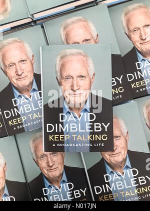 Cheltenham Literature Festival UK - Cheltenham Gloucestershire UK Giovedì 13th Ottobre 2022 - il nuovo libro David Dimbleby continua a parlare nella libreria Festival Foto Stock