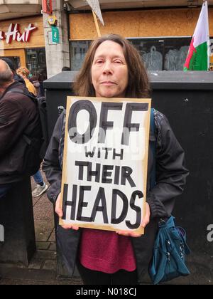 Non il mio re protesta Cardiff - Sabato 6th maggio 2023 - manifestanti monarchici e repubblicani a Cardiff in occasione della Giornata dell'incoronazione Foto Stock