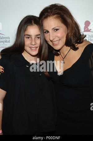 Kathy Najimy e figlia - pista per la vita che beneficiano della st Jude Ospedale Infantile presso il Beverly Hilton Hotel di Los Angeles.NajimyKathy figlia 62 evento nella vita di Hollywood - California, tappeto rosso Evento, STATI UNITI D'AMERICA, industria cinematografica, celebrità, fotografia, Bestof, arte cultura e intrattenimento, celebrità moda, migliori della vita di Hollywood, evento nella vita di Hollywood - California, moquette rossa e dietro le quinte, musica celebrità, Topix, coppia, famiglia ( marito e moglie ) e i bambini- figli, fratelli e sorelle inchiesta tsuni@Gamma-USA.com, Credito Tsuni / USA, 2006-2009 Foto Stock