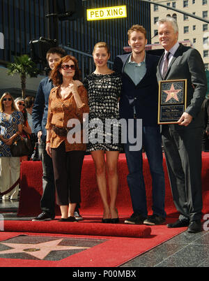 Tim Robbins e Susan Sarandon con Eva Amurri, Jack Henry e miglia Robbins - Tim Robbins ha celebrato il suo cinquantesimo compleanno con una stella sulla Hollywood Walk of Fame a Los Angeles.RobbinsTim SarandonSusan kids 15 evento nella vita di Hollywood - California, tappeto rosso Evento, STATI UNITI D'AMERICA, industria cinematografica, celebrità, fotografia, Bestof, arte cultura e intrattenimento, celebrità moda, migliori della vita di Hollywood, evento nella vita di Hollywood - California, moquette rossa e dietro le quinte, musica celebrità, Topix, coppia, famiglia ( marito e moglie ) e i bambini- figli, fratelli e sorelle inchiesta tsuni@Gamma-USA.com, Credi Foto Stock