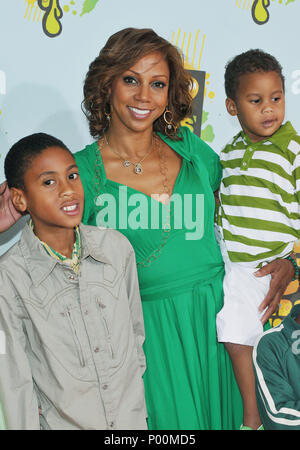 Holly Robinson-Peete e kids @ 2008 NickekOdeon' S Kids Choice Awards a UCLA Pauley padiglioni in Los Angeles. Tre quarti il contatto visivo sorriso Robinson-PeeteHolly kids 16 evento nella vita di Hollywood - California, tappeto rosso Evento, STATI UNITI D'AMERICA, industria cinematografica, celebrità, fotografia, Bestof, arte cultura e intrattenimento, celebrità moda, migliori della vita di Hollywood, evento nella vita di Hollywood - California, moquette rossa e dietro le quinte, musica celebrità, Topix, coppia, famiglia ( marito e moglie ) e i bambini- figli, fratelli e sorelle inchiesta tsuni@Gamma-USA.com, Credito Tsuni / USA, 2006-2009 Foto Stock