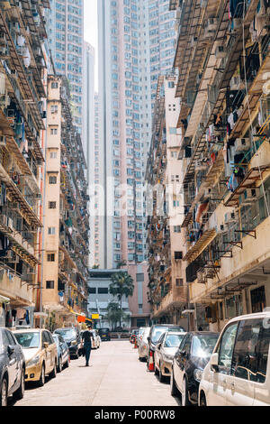 Vecchi edifici ad alta a Quarry Bay di Hong Kong Foto Stock