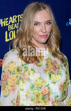 New York, NY - Giugno 6, 2018: Toni Collette assiste il cuore batte forte New York Premiere a Pioneer funziona Foto Stock