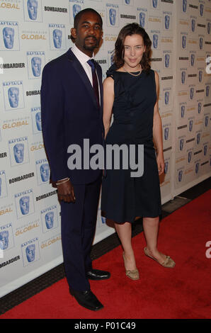 Olivia Williams e il marito Rashan pietra - XVII premio BAFTA annuale / LA Britannia Awards al Hyatt Regency Century Plaza Hotel di Los Angeles.WilliamsOlivia StoneRashan 47 evento nella vita di Hollywood - California, tappeto rosso Evento, STATI UNITI D'AMERICA, industria cinematografica, celebrità, fotografia, Bestof, arte cultura e intrattenimento, celebrità moda, migliori della vita di Hollywood, evento nella vita di Hollywood - California, moquette rossa e dietro le quinte, musica celebrità, Topix, coppia, famiglia ( marito e moglie ) e i bambini- figli, fratelli e sorelle inchiesta tsuni@Gamma-USA.com, Credito Tsuni / USA, 2006-2009 Foto Stock