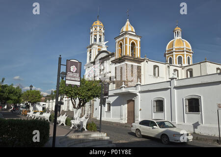 La chiesa e il vulcano, Comala, Messico Foto Stock