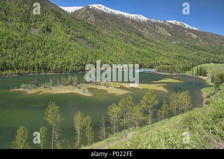 Splendidi paesaggi del nord al Lago Kanas National Park, Xinjiang, Cina Foto Stock