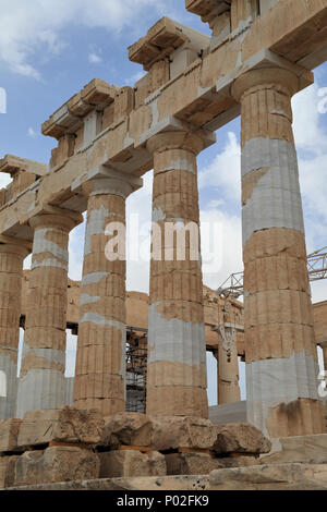 Sostituito pietre in colonne di marmo del tempio del Partenone, restauro dell'Acropoli Foto Stock