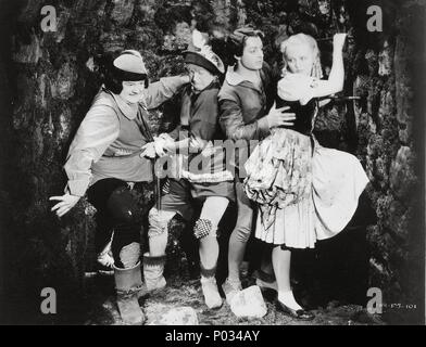 Pellicola originale titolo: BABES IN TOYLAND. Titolo inglese: BABES IN TOYLAND. Regista: CHARLEY ROGERS. Anno: 1934. Stelle: Oliver Hardy Stan Laurel; CHARLOTTE HENRY; FELIX cavaliere. Credito: M.G.M / Album Foto Stock