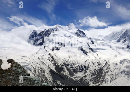 Il Monte Rosa, i più alti in Svizzera visto dal Gornergrat al termine del viaggio in treno da Zermatt, Svizzera, nelle Alpi Foto Stock