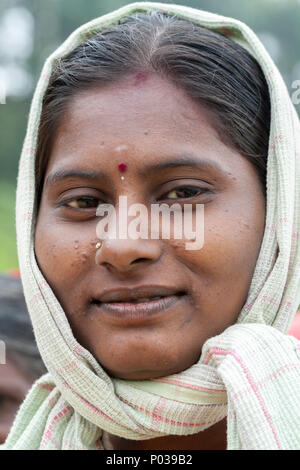 Femmina lavoratore del tè Il tè Kolukkumalai station wagon, Munnar Kerala, India. Foto Stock