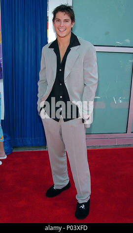 Sean Faris arrivando al Sleepover Premiere al Arclight Theatre di Los Angeles. Giugno 27, 2004. FarisSean054 Red Carpet Event, verticale, STATI UNITI D'AMERICA, industria cinematografica, celebrità, fotografia, Bestof, arte cultura e intrattenimento, Topix celebrità moda / Verticale, meglio di, evento nella vita di Hollywood - California, moquette rossa e dietro le quinte, USA, industria cinematografica, celebrità, movie celebrità, personaggi televisivi, musica celebrità, fotografia, Bestof, arte cultura e intrattenimento, Topix, verticale, una persona, dall'anno , 2004, inchiesta tsuni@Gamma-USA.com moda - a piena lunghezza Foto Stock