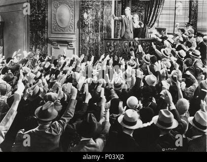 Pellicola originale titolo: AMERICAN MADNESS. Titolo inglese: AMERICAN MADNESS. Regista: Frank Capra. Anno: 1932. Stelle: WALTER HUSTON; Costanza CUMMINGS. Credito: Columbia Pictures / Album Foto Stock