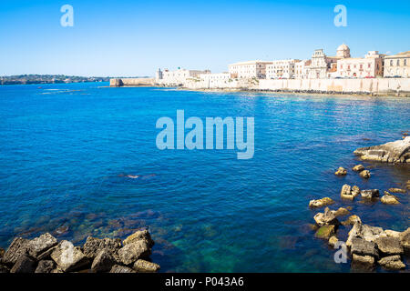 Siracusa, Italia - 18 Maggio 2018: vista della zona di Ortigia, il centro di Siracusa, Sicilia, all'inizio della stagione estiva Foto Stock