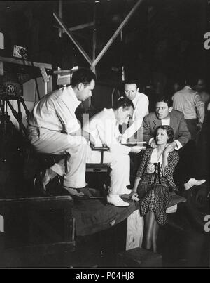 Pellicola originale titolo: UN UOMO DI CASTELLO. Titolo italiano: UN UOMO DI CASTELLO. Regista: FRANK BORZAGE. Anno: 1933. Stelle: Loretta Young; FRANK BORZAGE; Spencer Tracy; Giuseppe agosto; LEW BORZAGE. Credito: Columbia Pictures / Album Foto Stock