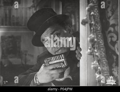 Pellicola originale titolo: EL DIABLO TOCA LA FLAUTA. Titolo inglese: EL DIABLO TOCA LA FLAUTA. Regista: JOSE MARIA FORQUE. Anno: 1954. Stelle: JOSE LUIS OZORES. Foto Stock