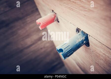 Residenziale di alimentazione dell'acqua. Acqua fredda e calda sbocchi. Bagno rimodellamento del tema. Foto Stock