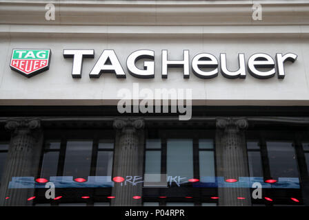 Un TAG Heuer store su Oxford Street, Londra centrale. Foto Stock