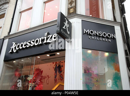 Un ramo di accessorize Monsoon bambini su Oxford Street, Londra centrale. Foto Stock