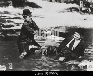 Pellicola originale titolo: MODO FUORI WEST. Titolo inglese: MODO FUORI WEST. Regista: james W. HORNE. Anno: 1937. Stelle: Oliver Hardy Stan Laurel. Credito: Stan Laurel pungoli/Hal Roach/M.G.M / Album Foto Stock