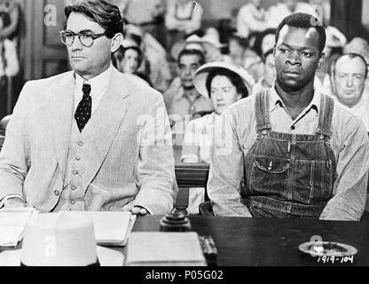 Pellicola originale titolo: PER UCCIDERE UN MOCKINGBIRD. Titolo inglese: PER UCCIDERE UN MOCKINGBIRD. Regista: robert Mulligan. Anno: 1962. Stelle: Gregory Peck; Brock Peters. Credito: Universal Pictures / Album Foto Stock