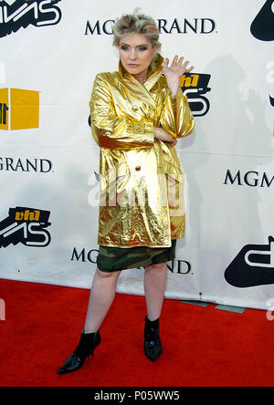 Debbie Harry dei Blondie arrivando a VH1 divi a MGM Grand Arena di Las Vegas. 18 Aprile 2004HarryDebbieOfBlondie181 Red Carpet Event, verticale, STATI UNITI D'AMERICA, industria cinematografica, celebrità, fotografia, Bestof, arte cultura e intrattenimento, Topix celebrità moda / Verticale, meglio di, evento nella vita di Hollywood - California, moquette rossa e dietro le quinte, USA, industria cinematografica, celebrità, movie celebrità, personaggi televisivi, musica celebrità, fotografia, Bestof, arte cultura e intrattenimento, Topix, verticale, una persona, dall'anno , 2004, inchiesta tsuni@Gamma-USA.com moda - a piena lunghezza Foto Stock