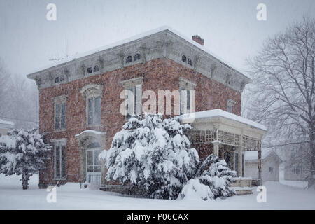 Marzo 13, 2017, nello Stato di New York, Stati Uniti d'America: tempesta di neve Stella scende a tre metri di neve nella Mohawk Valley dello Stato di New York Foto Stock