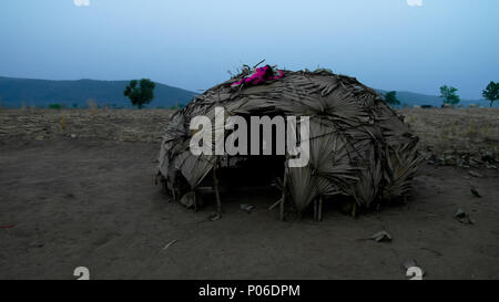 Visualizzare per le popolazioni nomadi Wodaabe aka Mbororo tribù villaggio nei pressi di Poli, Camerun Foto Stock