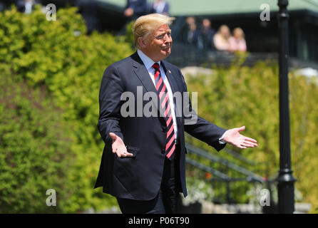 Quebec, Canada. 8 Giugno, 2018. Il presidente statunitense Donald Trump arriva presso l'Hotel Fairmont Le Manoir per il vertice del G7. Foto: Michael Kappeler/dpa Credito: dpa picture alliance/Alamy Live News Foto Stock