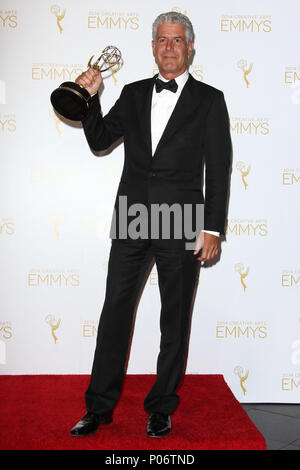 Los Angeles, California, USA. 16 Ago, 2014. ANTHONY BOURDAIN assiste 2014 Creative Arts Emmy Awards - Press Room il 16 agosto 2014 presso il Nokia Theatre di Los Angeles Live. Credito: TLeopold/Globe foto/ZUMA filo/Alamy Live News Foto Stock