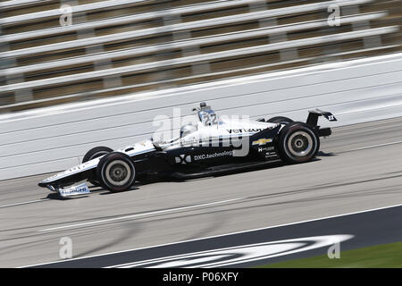 Fort Worth, Texas, Stati Uniti d'America. 8 Giugno, 2018. SIMON PAGENAUD (22) della Francia prende il via alla pratica per la tecnologia DXC 600 al Texas Motor Speedway di Fort Worth, Texas. Credito: Justin R. Noe Asp Inc/ASP/ZUMA filo/Alamy Live News Foto Stock