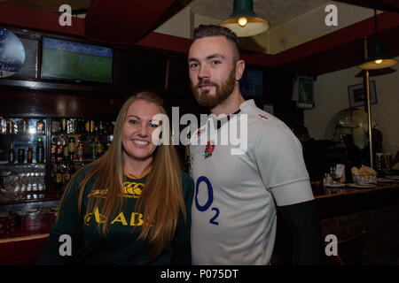 Johannesburg, Sud Africa, 9 giugno 2018. I sostenitori di rugby al Troyeviille Hotel - a poche centinaia di metri dallo stadio di Johannesburg Credito: guy oliver/Alamy Live News Credito: guy oliver/Alamy Live News Foto Stock