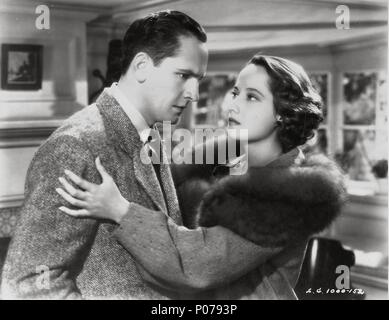 Pellicola originale titolo: Dark Angel. Titolo inglese: il Dark Angel. Regista: SIDNEY FRANKLIN. Anno: 1935. Stelle: FREDRIC MARZO; MERLE OBERON. Credito: United Artists / Album Foto Stock