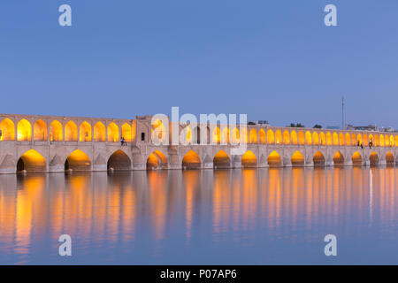 Pol-e Si-O-seh ponte o Si-O-seh bridge, al tramonto, Elazig, Turchia Foto Stock