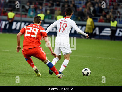 Mosca, Russia - 5 giugno 2018. Il centrocampista turco Yunus Maldi e difensore russo Ilya Kutepov durante l'amichevole internazionale contro la Russia a VEB Ar Foto Stock