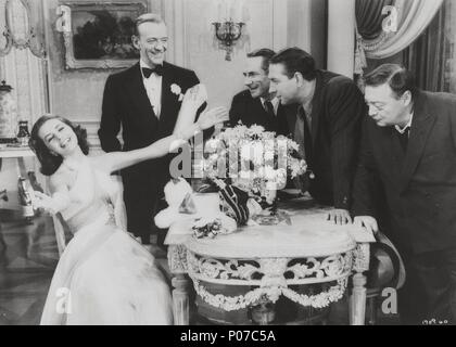 Pellicola originale titolo: calze di seta. Titolo inglese: calze di seta. Regista: ROUBEN MAMOULIAN. Anno: 1957. Stelle: Peter Lorre; Cyd Charisse; Fred Astaire. Credito: M.G.M / Album Foto Stock