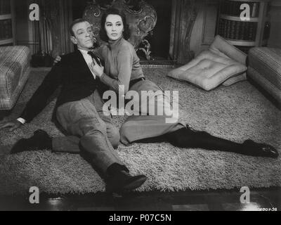 Pellicola originale titolo: calze di seta. Titolo inglese: calze di seta. Regista: ROUBEN MAMOULIAN. Anno: 1957. Stelle: Cyd Charisse; Fred Astaire. Credito: M.G.M / Album Foto Stock