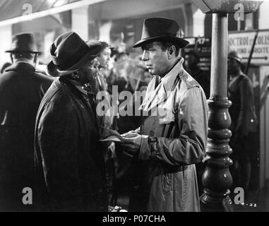 Pellicola originale titolo: Casablanca. Titolo inglese: Casablanca. Regista: Michael Curtiz. Anno: 1942. Stelle: Humphrey Bogart; Dooley Wilson. Credito: WARNER BROTHERS / Album Foto Stock