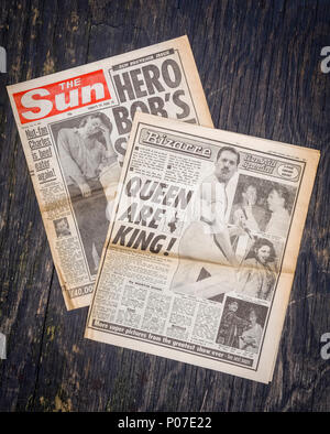 Quotidiano britannico The Sun reporting sulla carità musica dal vivo, eventi Live Aid tenutosi allo stadio di Wembley a Londra, 13 Luglio 1985 da Sir Bob Geldof Foto Stock