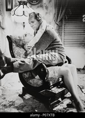 Pellicola originale titolo: KISS ME, stupido. Titolo inglese: KISS ME, stupido. Regista: Billy Wilder. Anno: 1964. Stelle: RAY WALSTON; Kim Novak. Credito: United Artists / Album Foto Stock