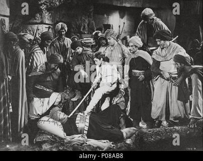 Pellicola originale titolo: Ali Baba e i quaranta ladri. Titolo inglese: Ali Baba e i quaranta ladri. Regista: ARTHUR LUBIN. Anno: 1944. Stelle: SCOTTY BECKETT. Credito: Universal Pictures / Album Foto Stock