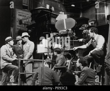 Pellicola originale titolo: DEAD END. Titolo inglese: DEAD END. Regista: William Wyler. Anno: 1937. Stelle: Humphrey Bogart; William Wyler; JOEL MCCREA. Credito: GOLDWYN/United Artists / Album Foto Stock