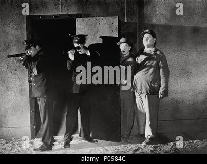 Pellicola originale titolo: Pardon Us. Titolo inglese: JAILBIRDS. Regista: james Parrott. Anno: 1931. Stelle: Oliver Hardy Stan Laurel. Credito: Metro Goldwyn Mayer / Album Foto Stock