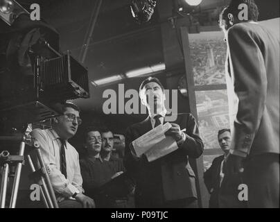 Pellicola originale titolo: A LAS CINCO DE LA TARDE. Titolo inglese: alle cinque del pomeriggio. Regista: JUAN ANTONIO BARDEM. Anno: 1961. Stelle: JUAN ANTONIO BARDEM. Credito: UNINCI,S.A. / Album Foto Stock