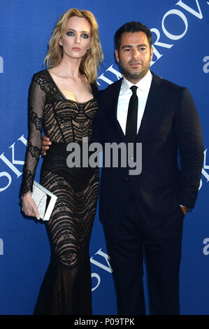 Daria Strokous e Jonathan Simkhai frequentando il CFDA Fashion Awards 2018 al Brooklyn Museum il 4 giugno 2018 a New York City. Foto Stock